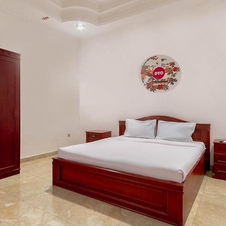Oyo Living 2843 Raz House Syariah Hotel Medan Exterior photo