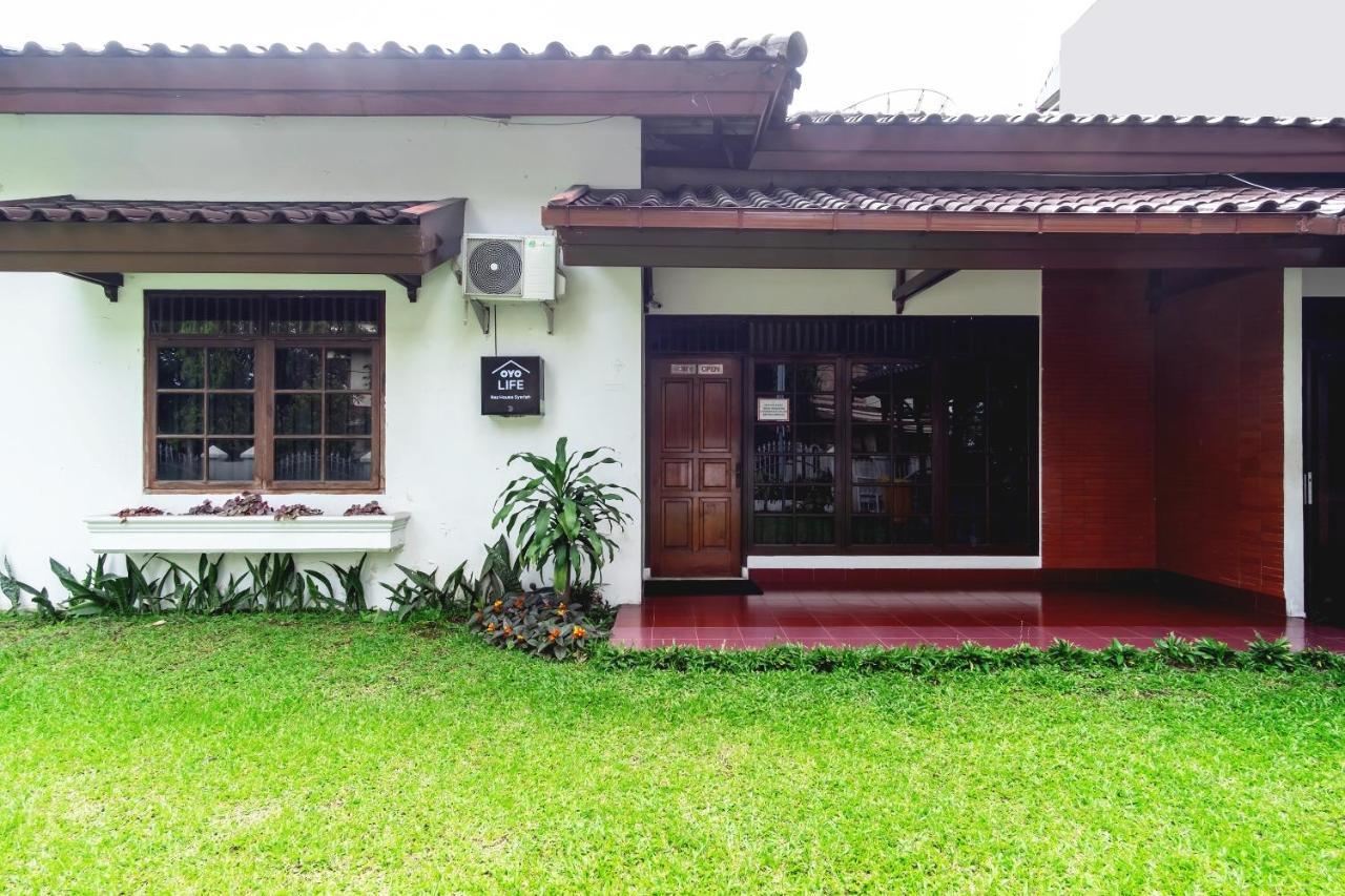 Oyo Living 2843 Raz House Syariah Hotel Medan Exterior photo