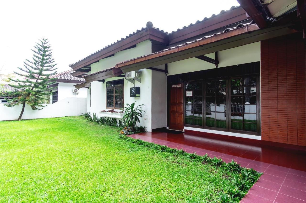 Oyo Living 2843 Raz House Syariah Hotel Medan Exterior photo