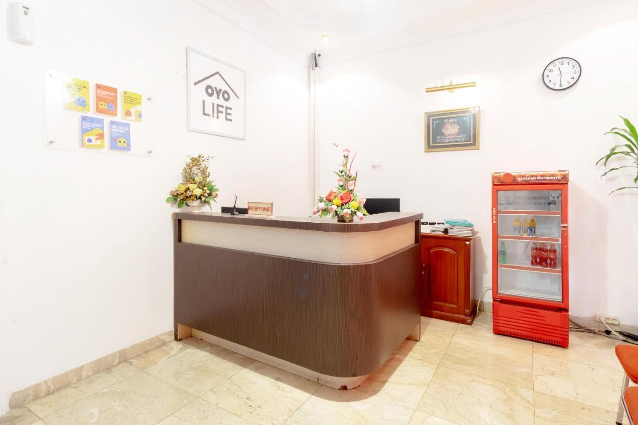 Oyo Living 2843 Raz House Syariah Hotel Medan Exterior photo