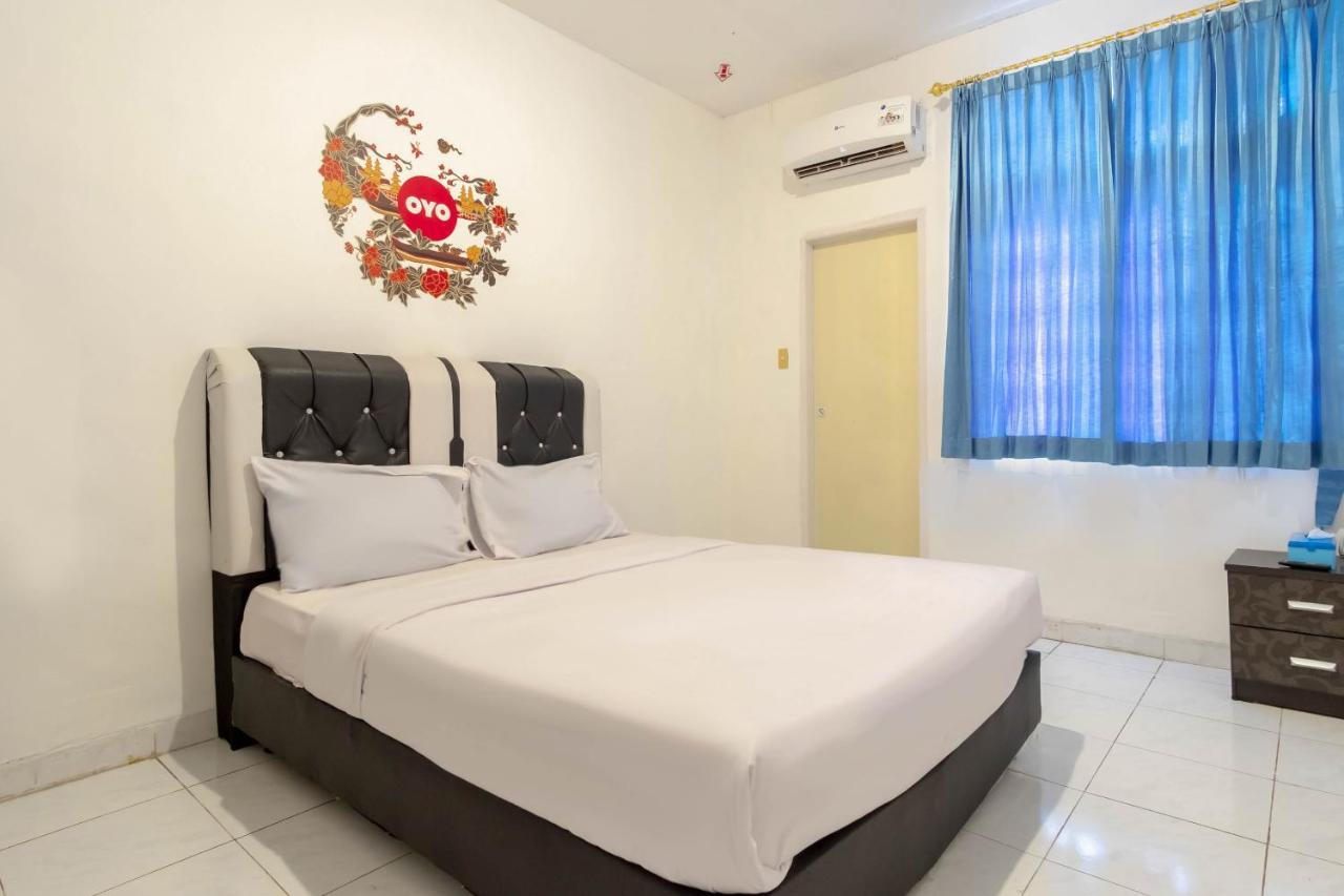 Oyo Living 2843 Raz House Syariah Hotel Medan Exterior photo