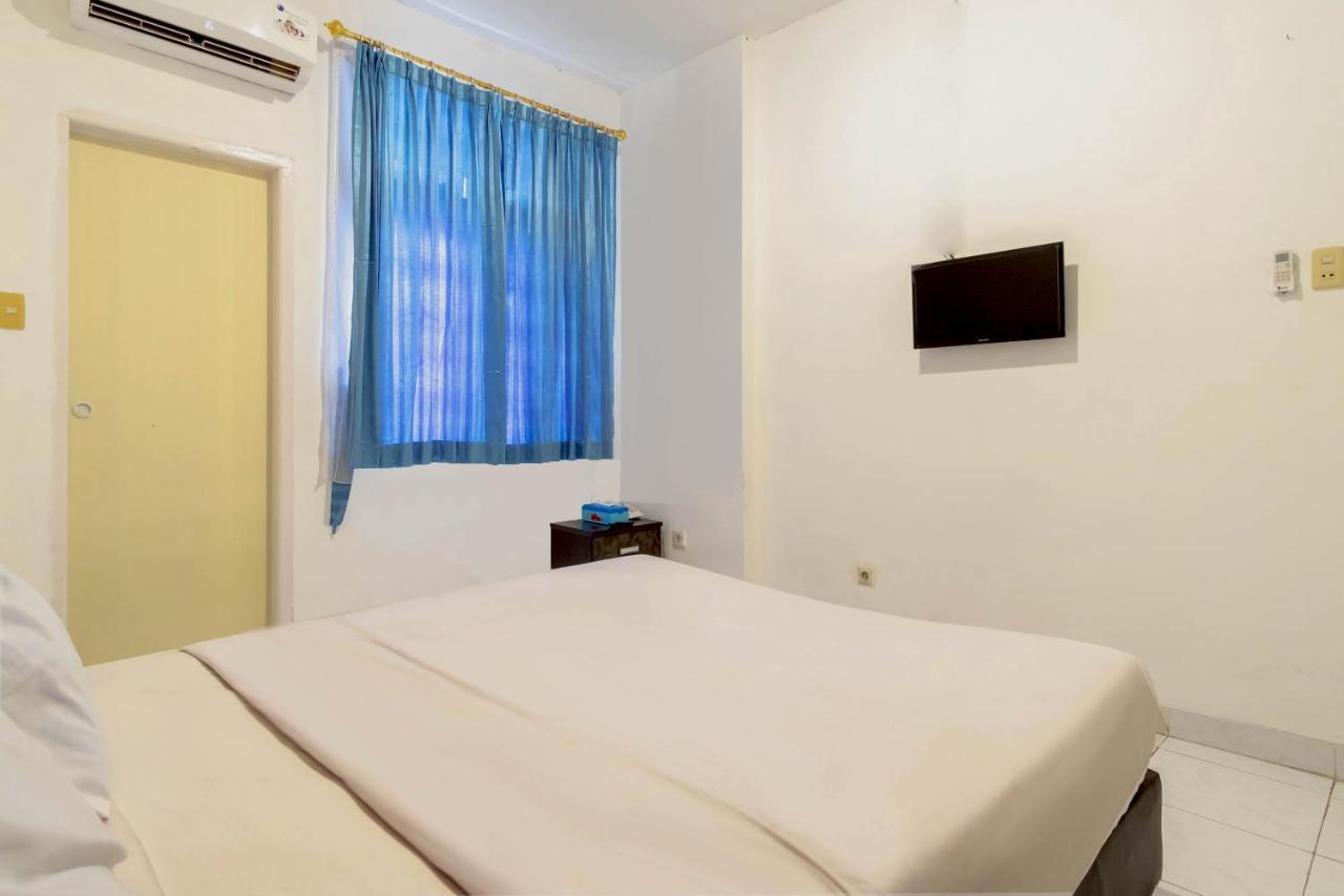Oyo Living 2843 Raz House Syariah Hotel Medan Exterior photo