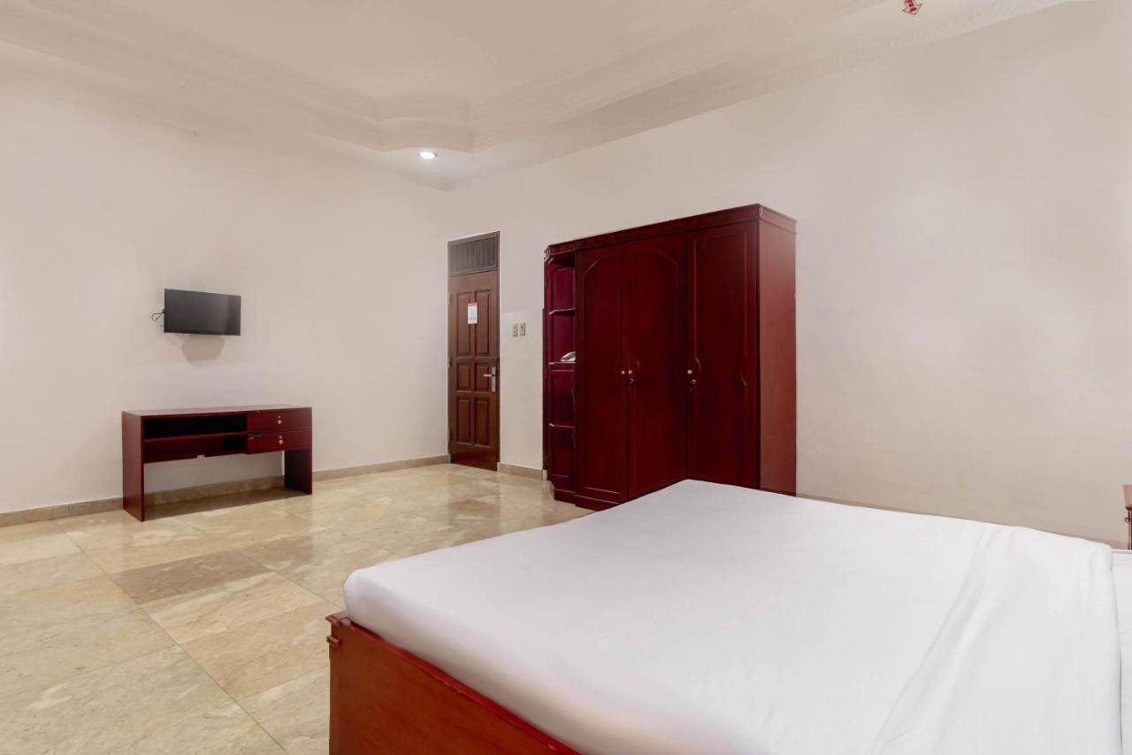 Oyo Living 2843 Raz House Syariah Hotel Medan Exterior photo