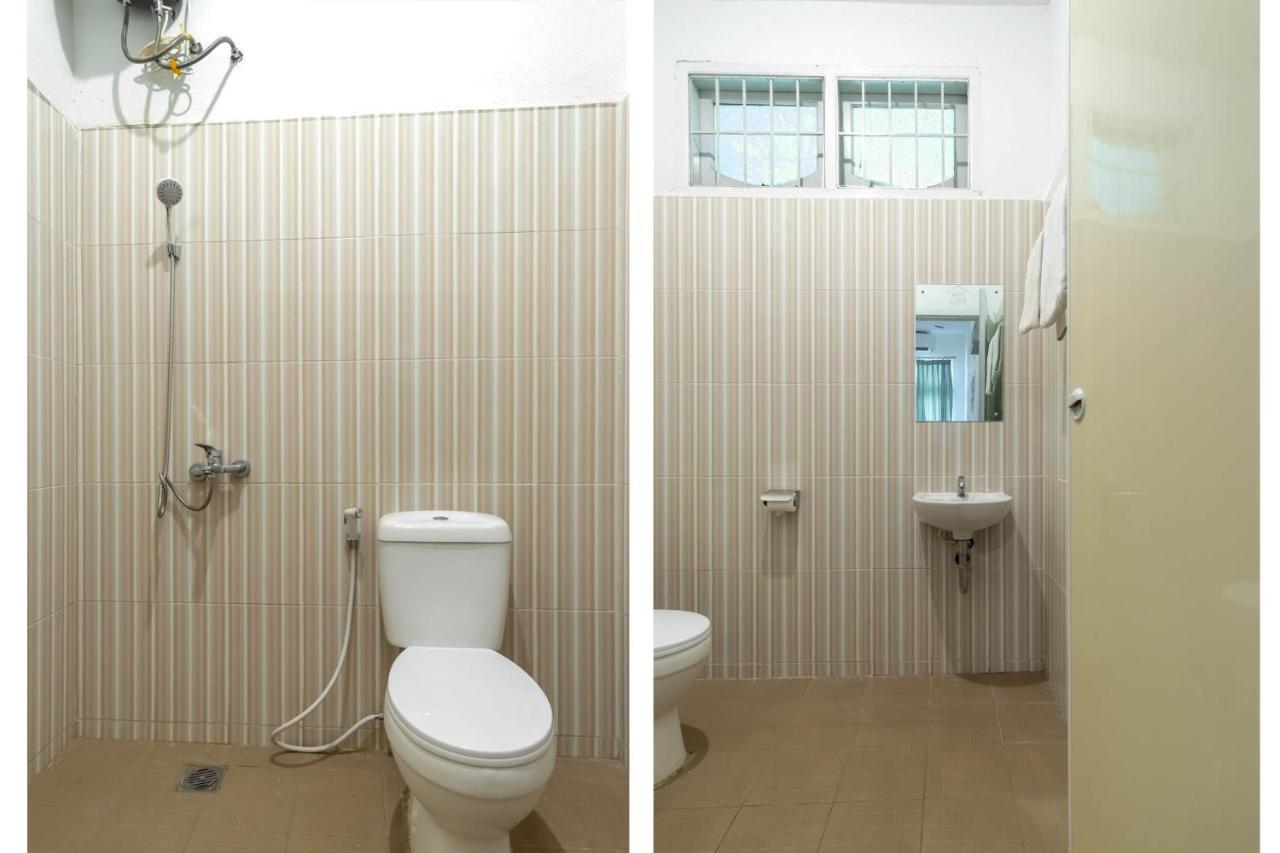 Oyo Living 2843 Raz House Syariah Hotel Medan Exterior photo