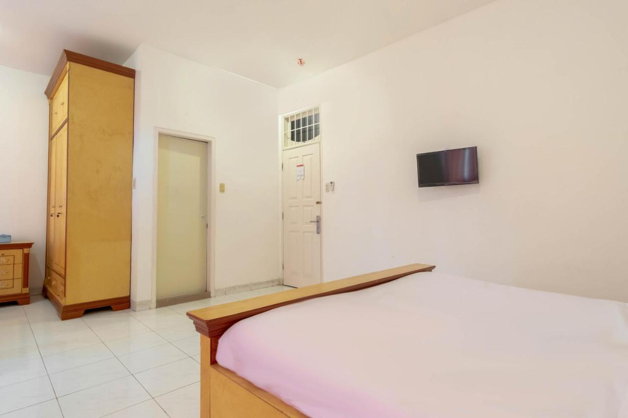 Oyo Living 2843 Raz House Syariah Hotel Medan Exterior photo