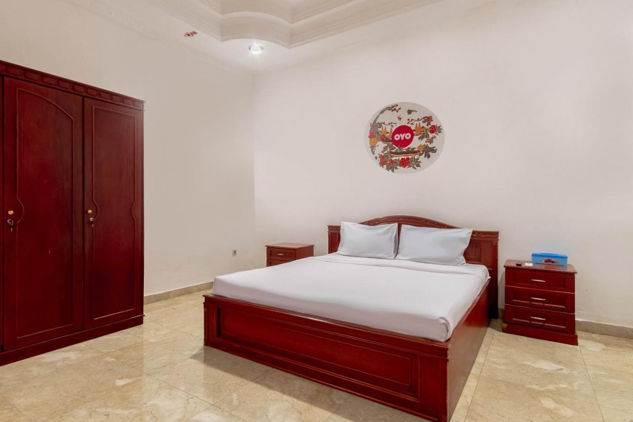 Oyo Living 2843 Raz House Syariah Hotel Medan Exterior photo