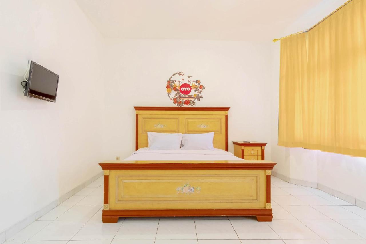 Oyo Living 2843 Raz House Syariah Hotel Medan Exterior photo