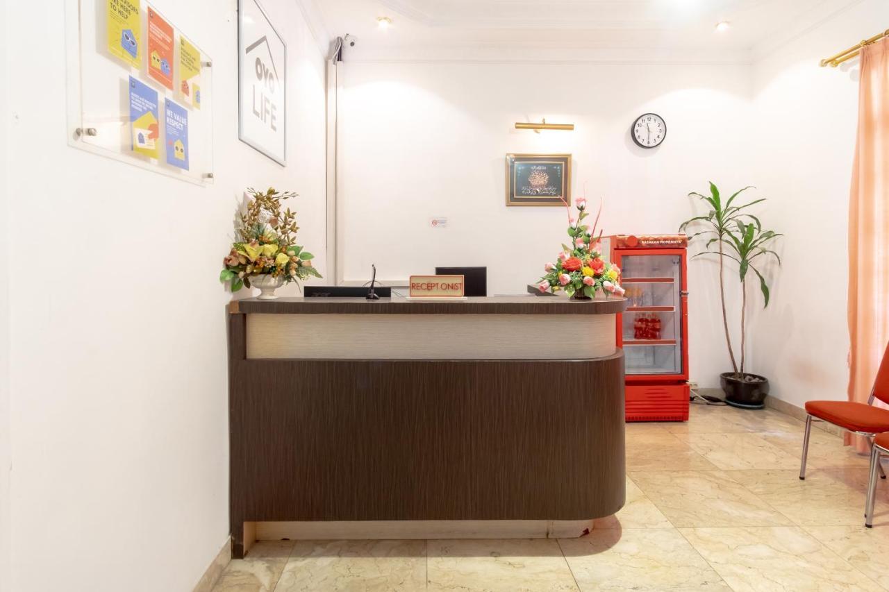 Oyo Living 2843 Raz House Syariah Hotel Medan Exterior photo