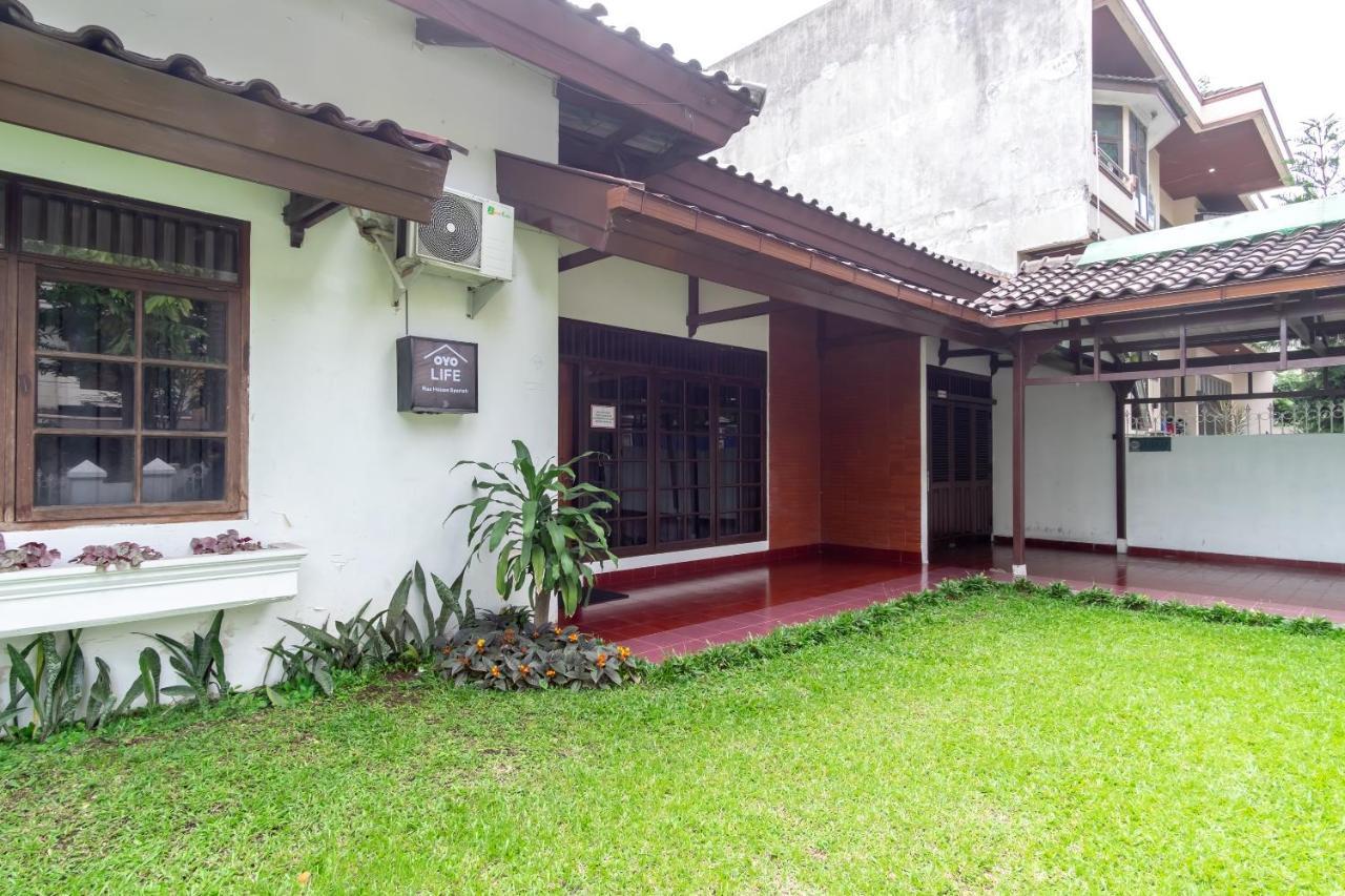 Oyo Living 2843 Raz House Syariah Hotel Medan Exterior photo